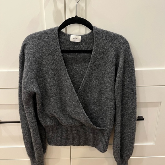 Aritzia Sweaters - Aritzia Wilfred Softspoke Dear Sweater